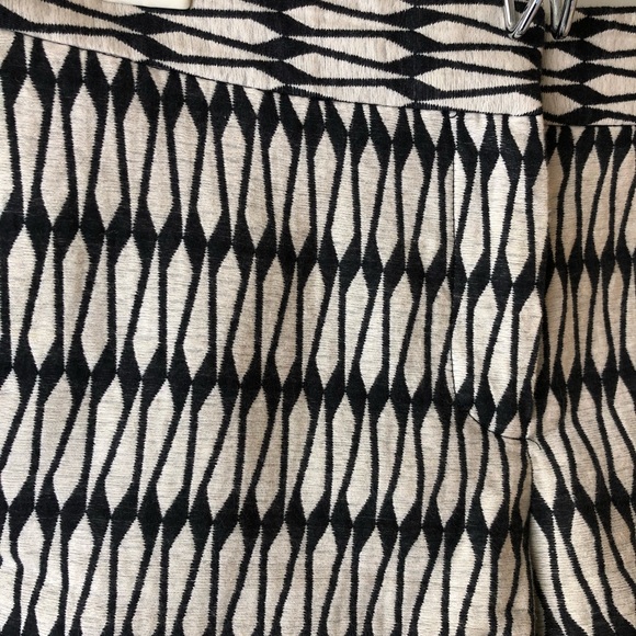 JOE FRESH B&W Flat Front Graphic Women’s Size 10 Shorts - Picture 6 of 7